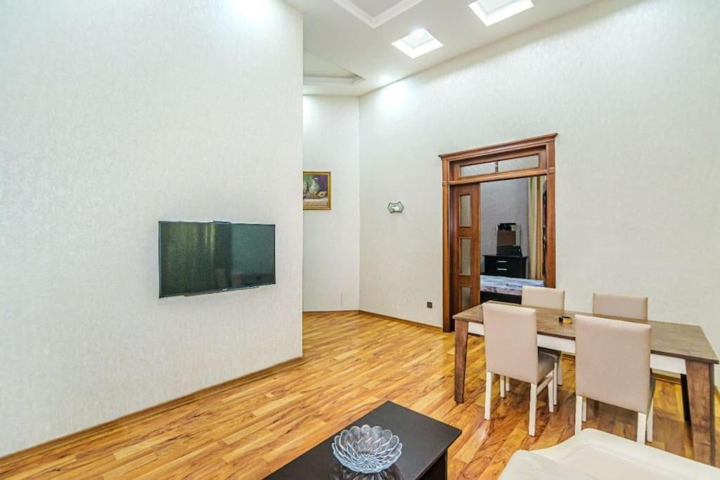 City Center Apartment Баку Экстерьер фото